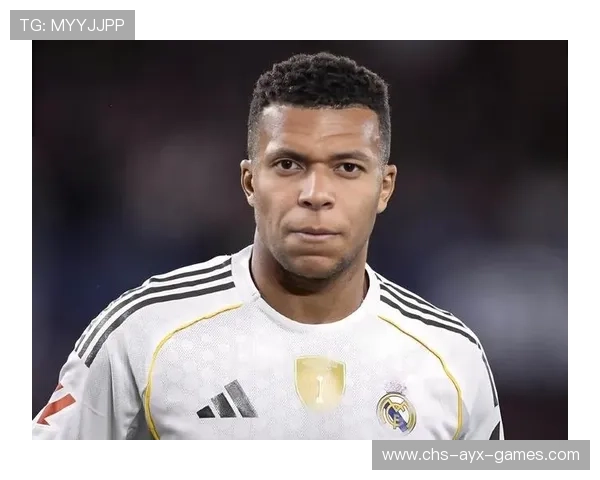 特鲁宾在门线上单手托出必进头球，化解姆巴佩近距离轰门